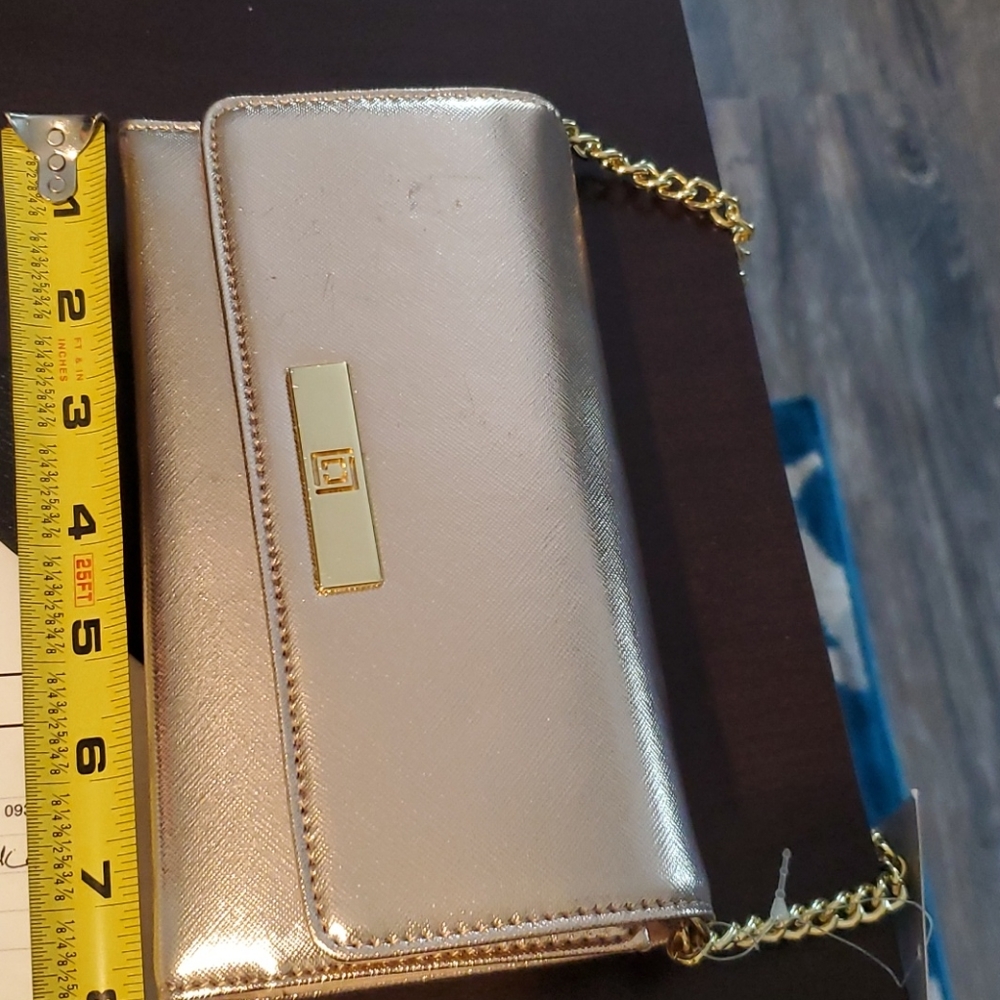 Liz Claiborne phone charging crossbody